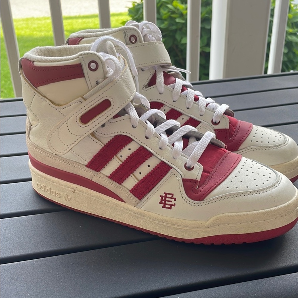 ERIC EMANUEL :IU HOOSIER Collab, Adidas, 
Men’s 8, Women’s 9.5
